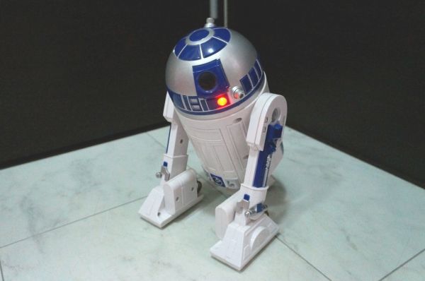 スターウォーズ R2-D2 フィギュア 光る 音声あり 動きます_画像1