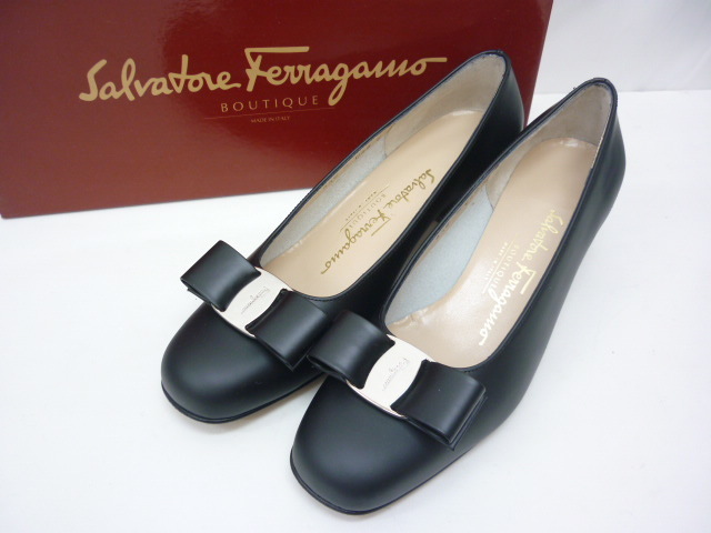 セール 登場から人気沸騰 Salvatore Ferragamo サルヴァトーレ