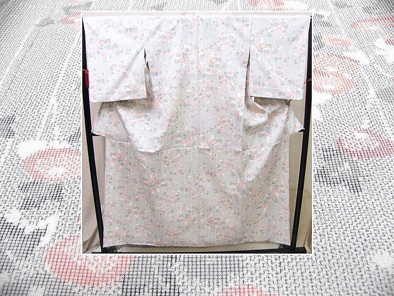 贅沢 送料無料 リサイクル品 塩沢紬風 正絹絣織 紬のひとえ着物 白色地花模様 USED美品 塩沢紬 贅沢 送料無料 リサイクル品 塩沢紬風 正絹絣織 紬のひとえ着物 白色地花模様 USED美品 塩沢紬