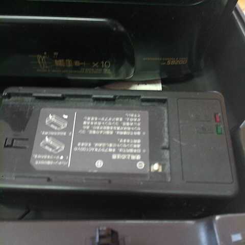 日立 HITACHI　8ミリビデオカメラ　S VHS vm-58200　VM-CP10 動作未確認_画像2