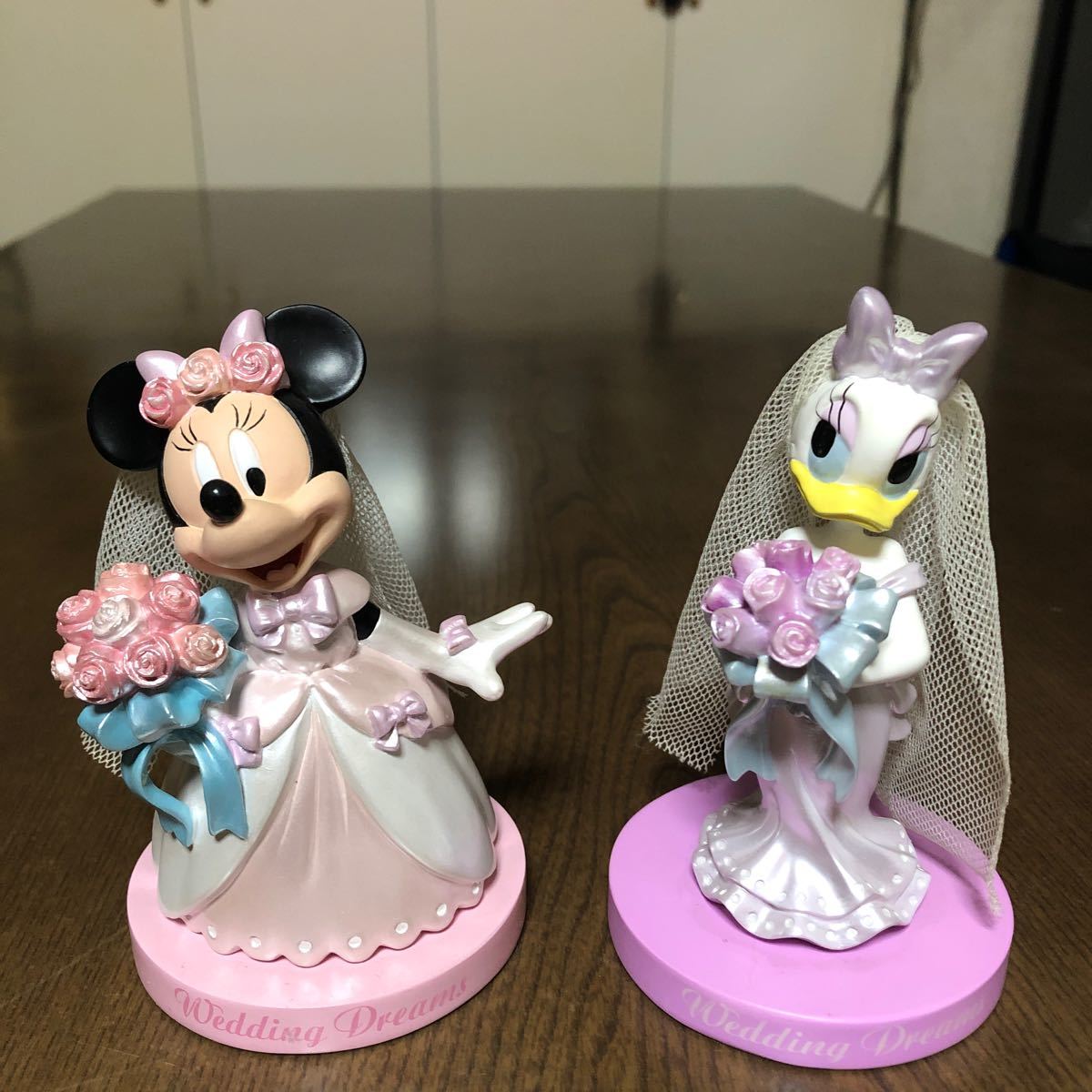 Paypayフリマ ディズニーランド ウエディングミニーとデイジーフィギュア Paypayフリマ ディズニーランド ウエディングミニーとデイジーフィギュア