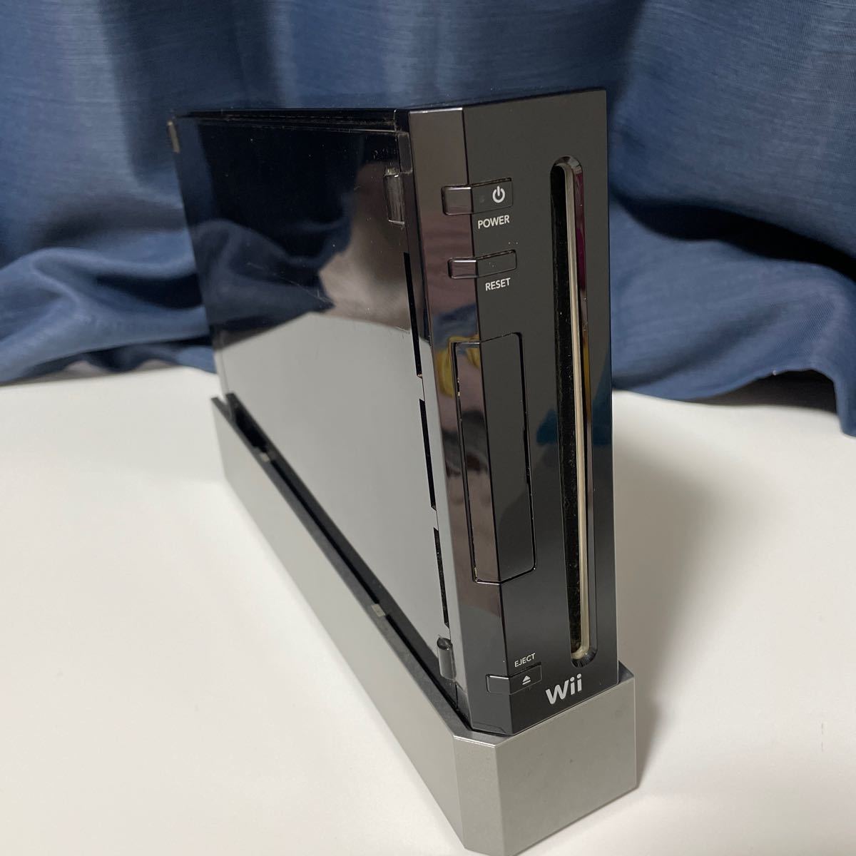 Wii本体 黒 リモコン2個 ソフト三本 内蔵ソフト5つ クラシック Wii本体 黒 リモコン2個 ソフト三本 内蔵ソフト5つ クラシック