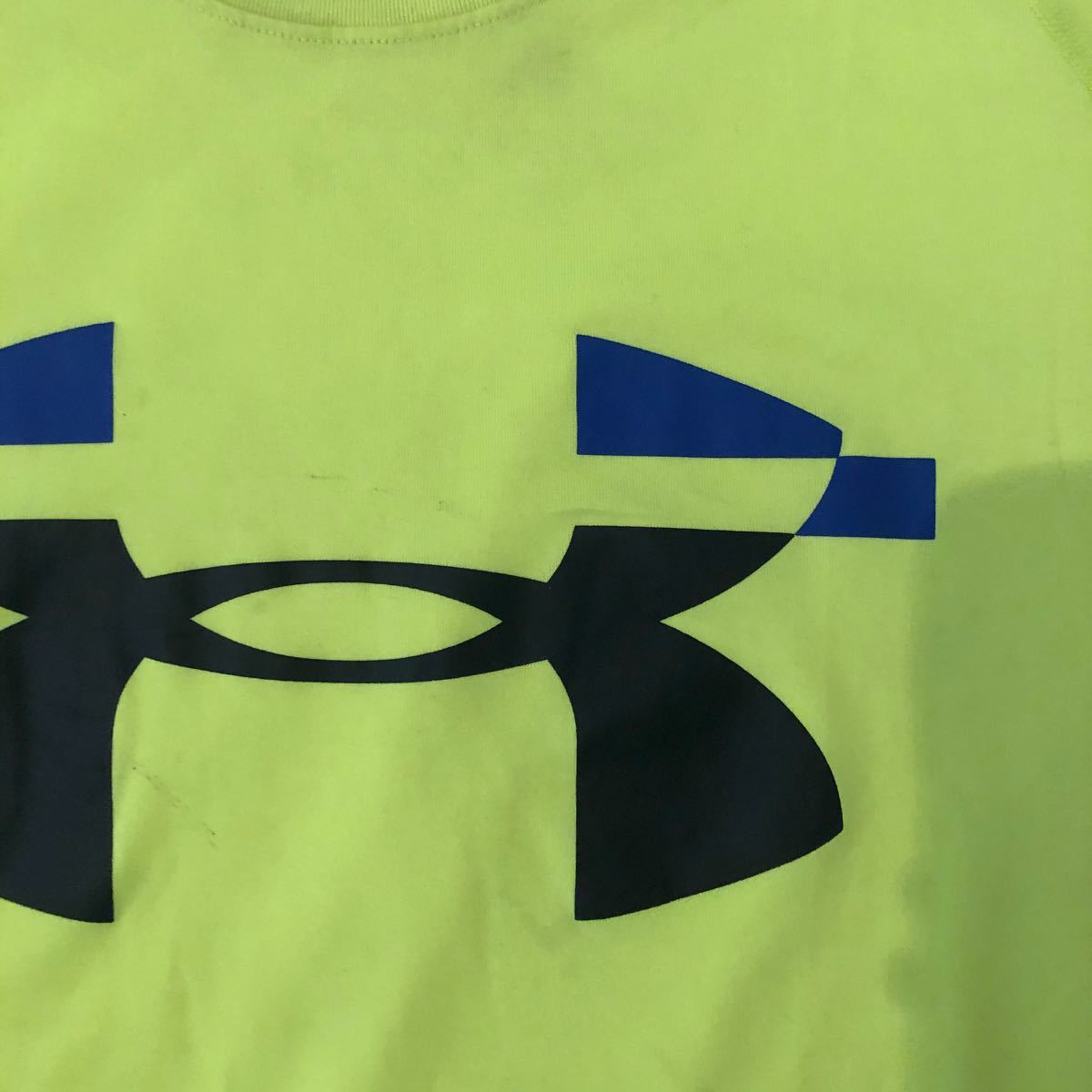 アンダーアーマー 半袖Tシャツ　ネオン　蛍光色　黄色　ロゴ　underarmour スポーツ　野球　メンズ　xl  ルースイソンブ
