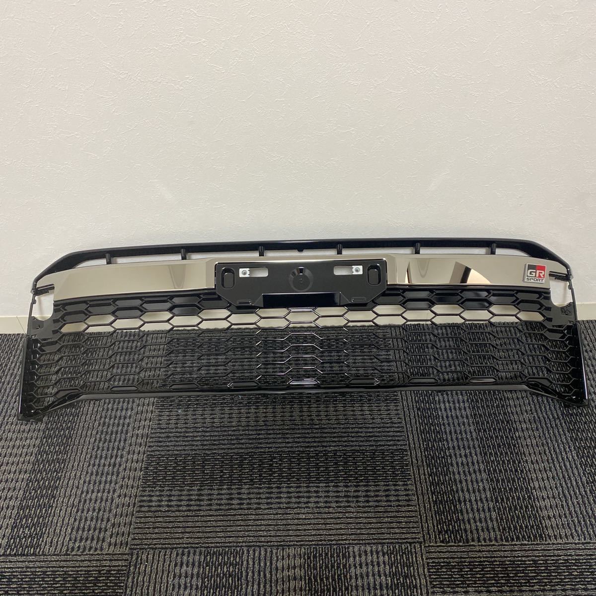 新品未使用品 トヨタ プリウス PHV ZVW52 GR スポーツフロント