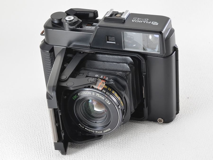 GS645S Professional ジャンク品です。 カメラ フィルムカメラ カメラ