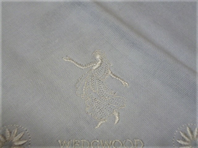 ウェッジウッド WEDGWOOD ジャスパー 刺繍柄 縁はレース ブルー 24cm×24cm ガーゼハンカチ W19_画像5