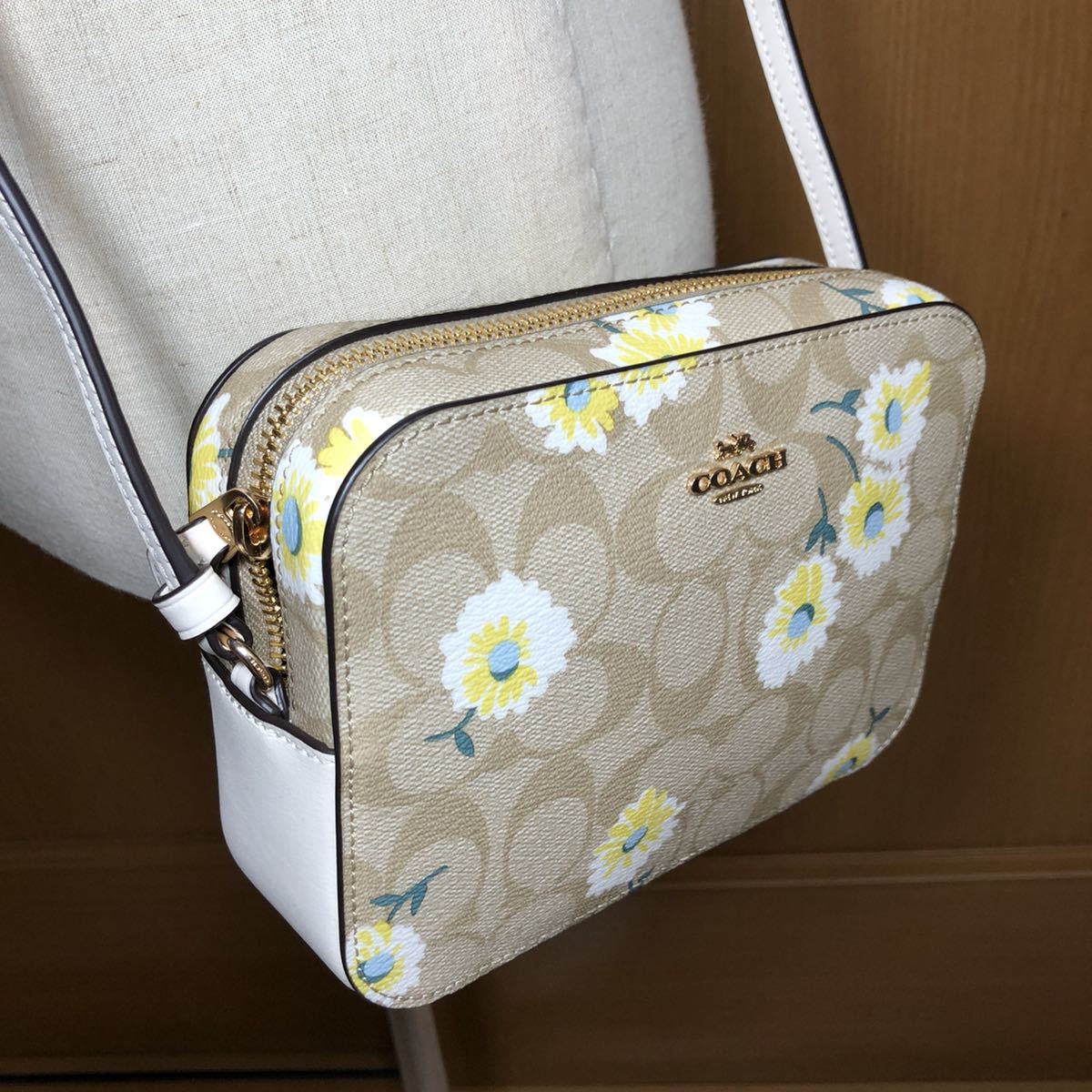 【新品】COACH コーチ ショルダーバッグ ミニ カメラ バッグ シグネチャー キャンバス ウィズ デイジー プリント 花柄 フラワー C3354