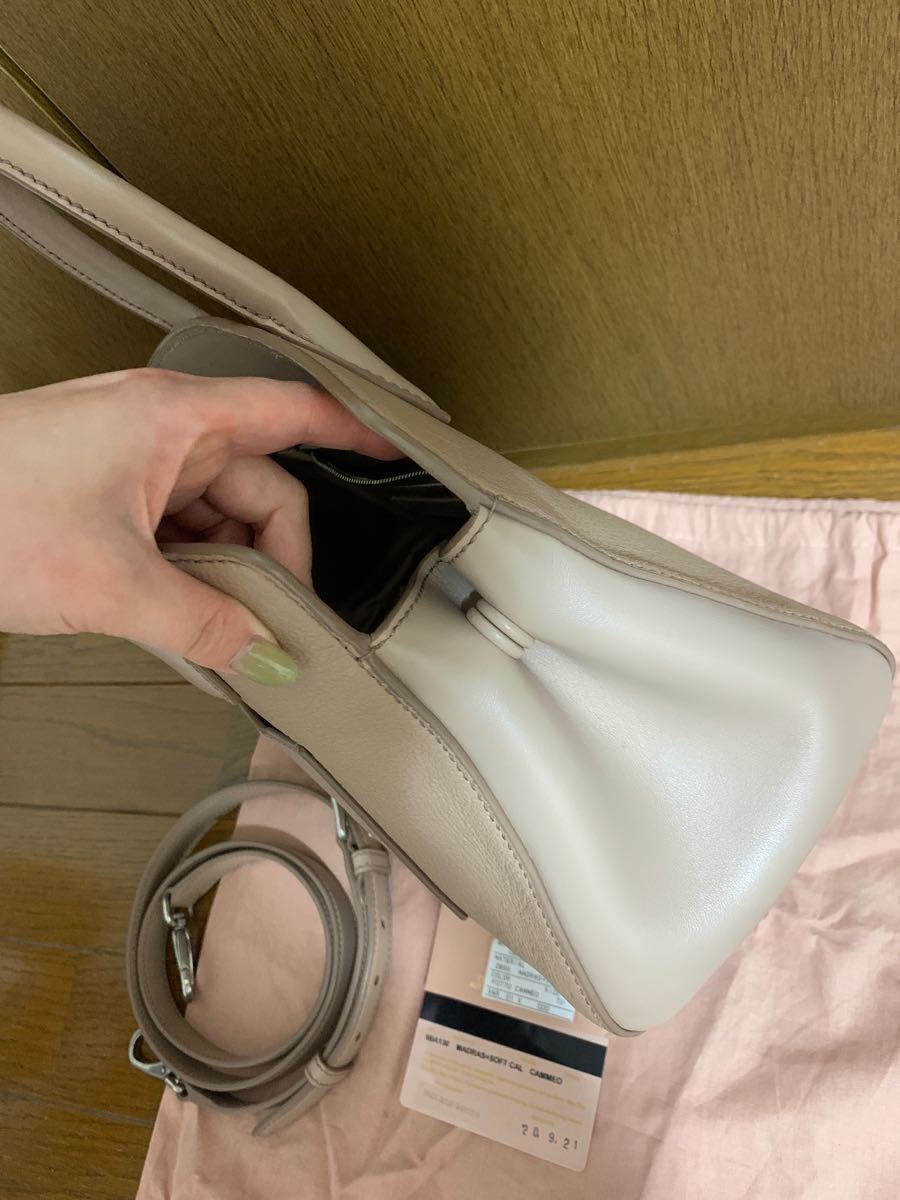 美品!miumiu マドラスソフトカーフ ハンドバッグ | alfasaac.com
