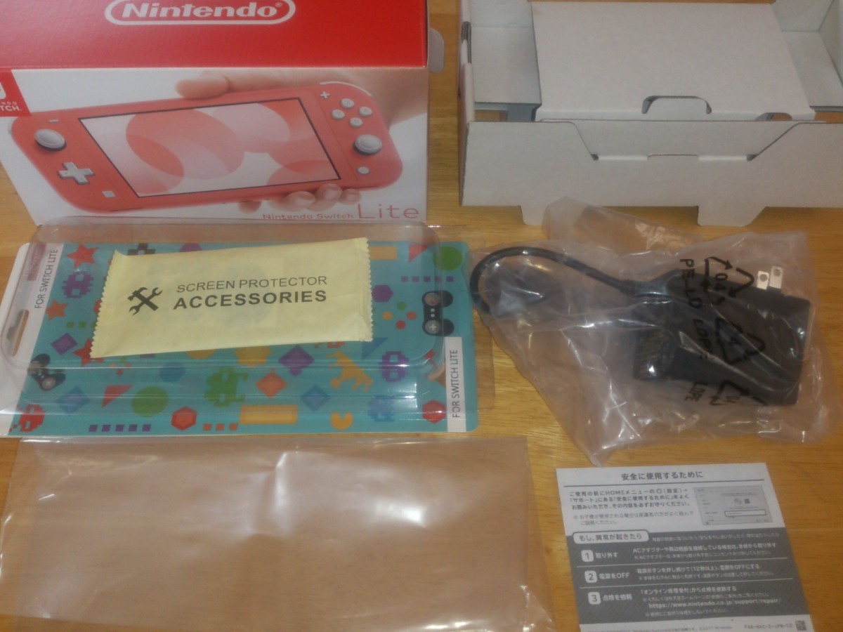 【美品】Nintendo Switch light ニンテンドー スイッチ ライト コーラル 本体 ACアダプター+本体保護カバー