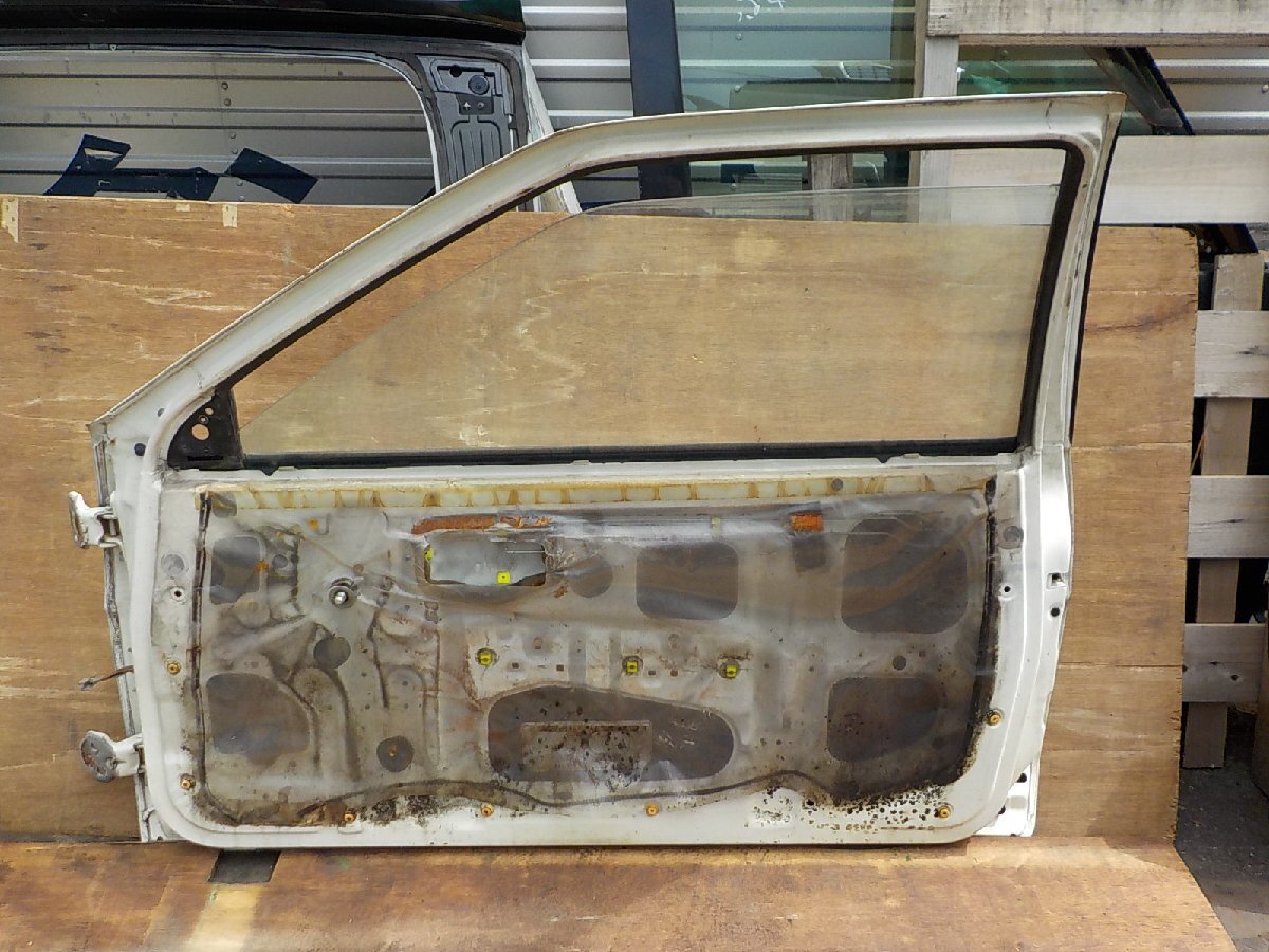 ★カローラレビン スプリンタートレノ AE86 右 部屋の入り口 ① 純然たる★貨物輸送は取り合わせ上 無料と書きあらわすされます着払いです