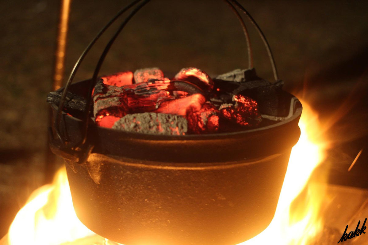 【リッドリフター付き】 鋳鉄製ダッチオーブン 容量：4L アウトドア キャンプ BBQ バーベキュー 料理 調理