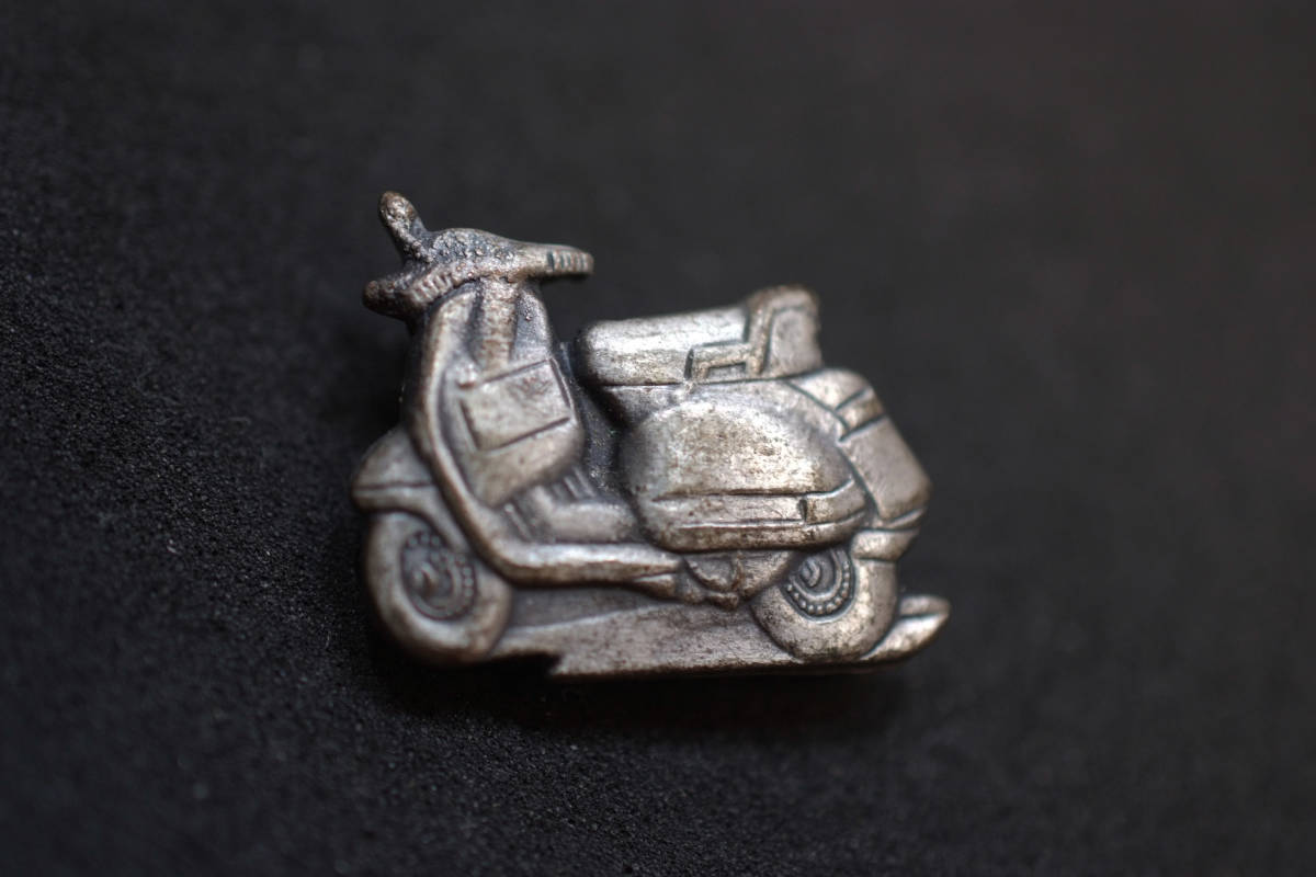 ◎ VESPA 立体ピンバッジ 3D Silver モト バイク W22mm rcitys Moto べスパ ピアジオ BIKE px125 px150 50 gts gs lx px スクーター 他_画像2