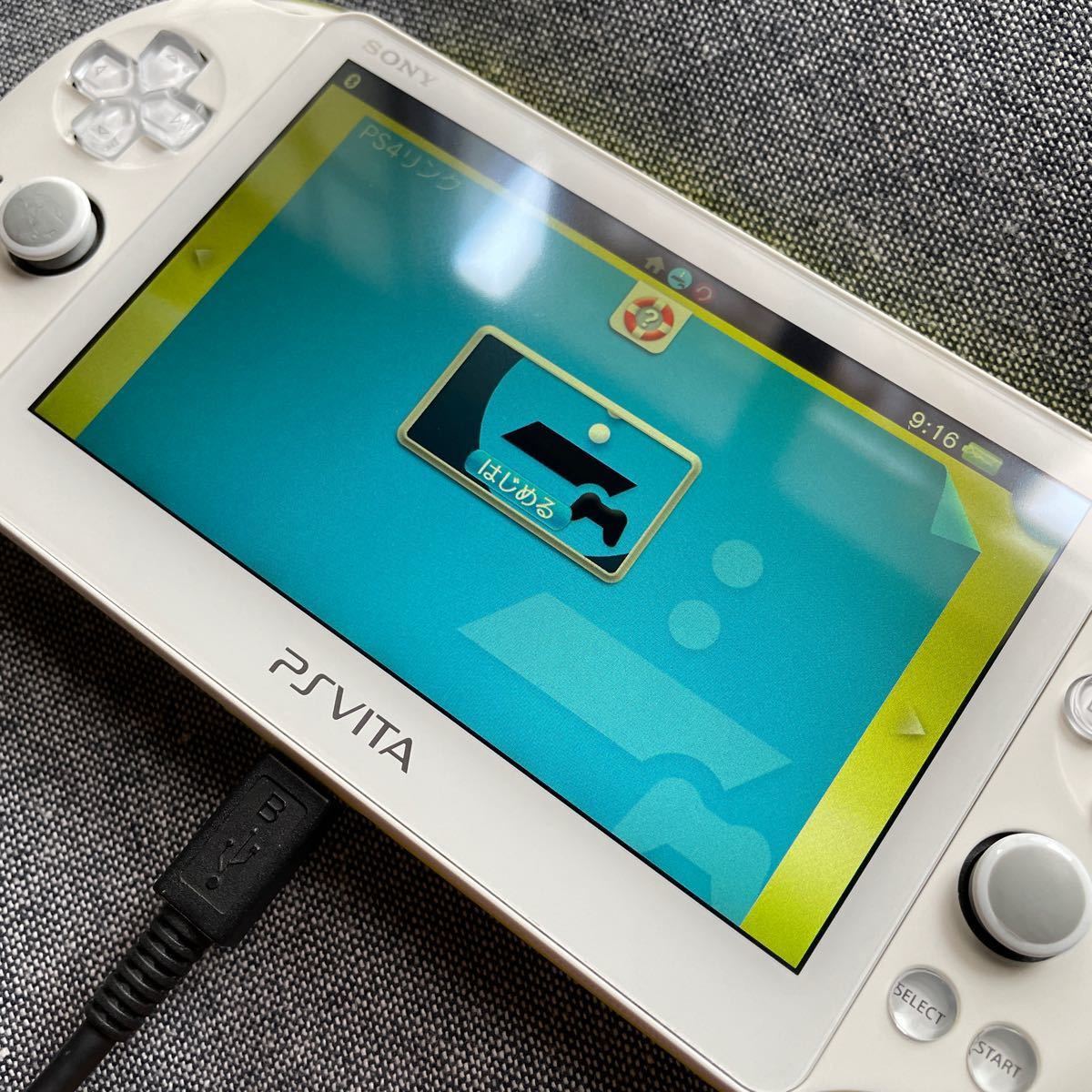 PS Vita PCH-2000 ライムグリーン/ホワイト Wi-Fiモデル 【8GB専用のメモリーカード付き】