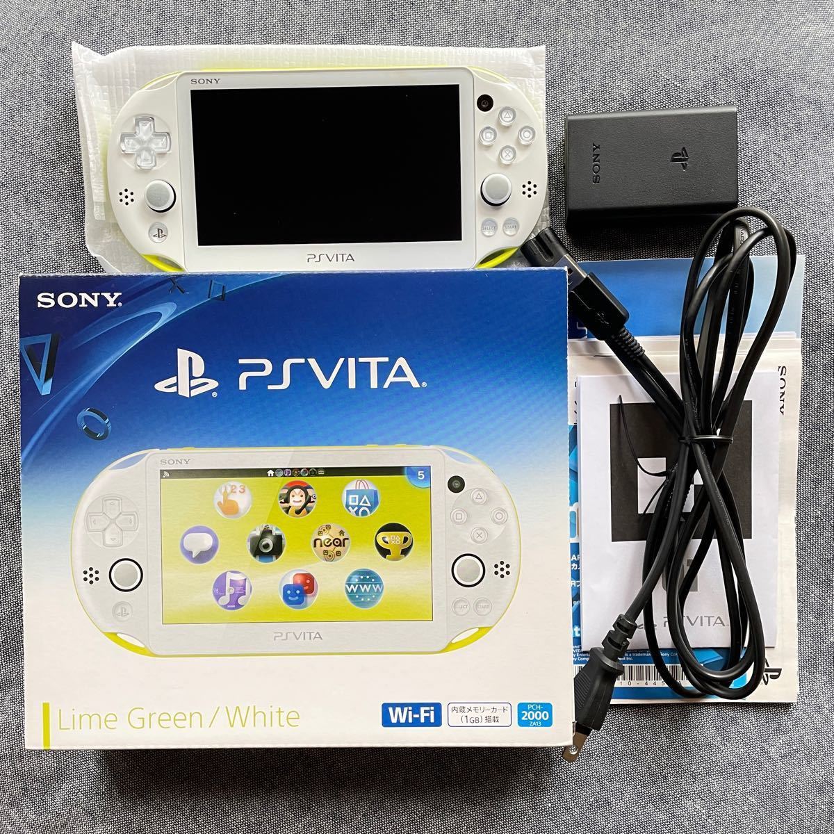 PS Vita PCH-2000 ライムグリーン/ホワイト Wi-Fiモデル 【8GB専用のメモリーカード付き】