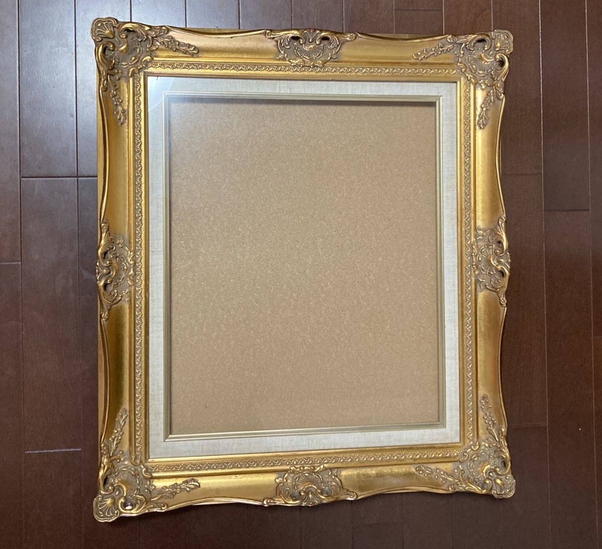 昭和レトロ品　社長室にある創始者の肖像画が入ってそうなでかい金彩の額縁　62×55cm 送料無料_画像2