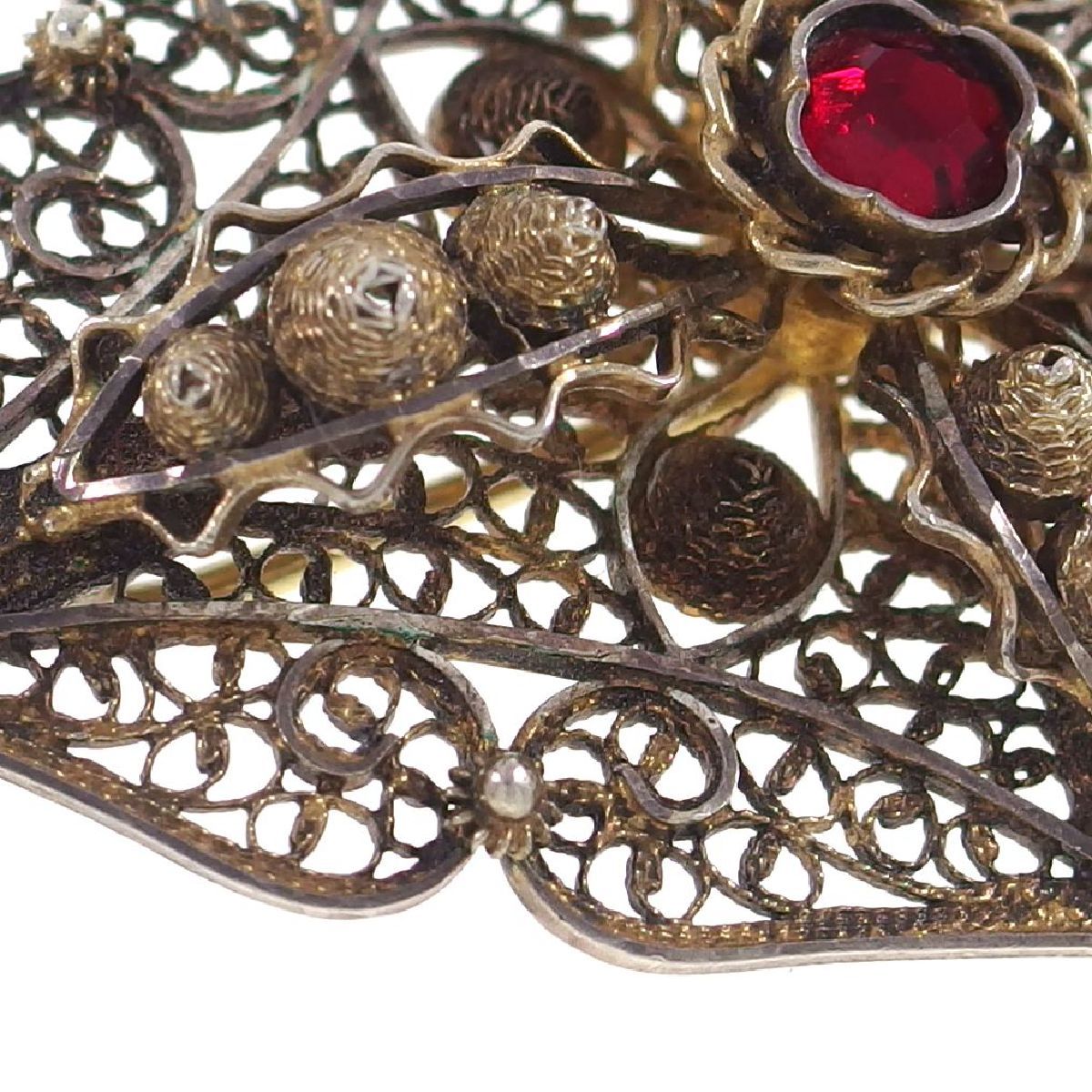 UK785* delicate .... skill fili Gree * ruby color red rhinestone * Vintage brooch *