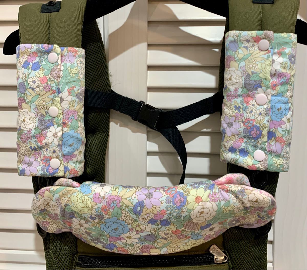 Paypayフリマ ハンドメイド 抱っこ紐よだれカバー 首回りカバー マルチカラー ピンク花柄ガーゼ エルゴベビー Paypayフリマ ハンドメイド 抱っこ紐よだれカバー 首回りカバー マルチカラー ピンク花柄ガーゼ エルゴベビー