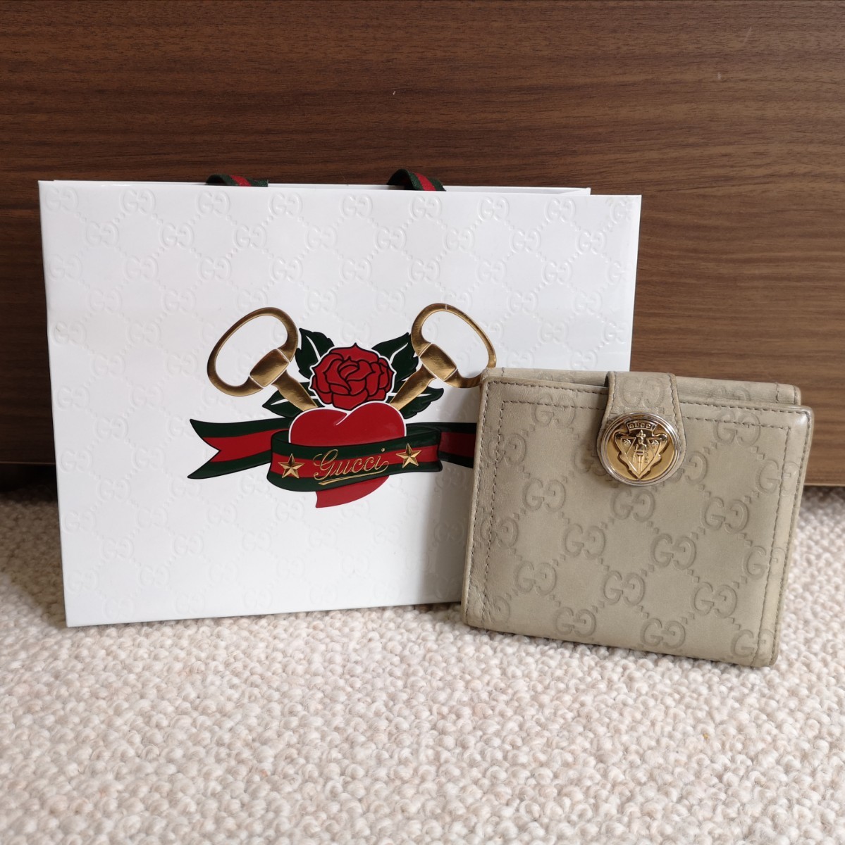 GUCCI グッチ クレストディテール シグネチャーレザー 二つ折り財布