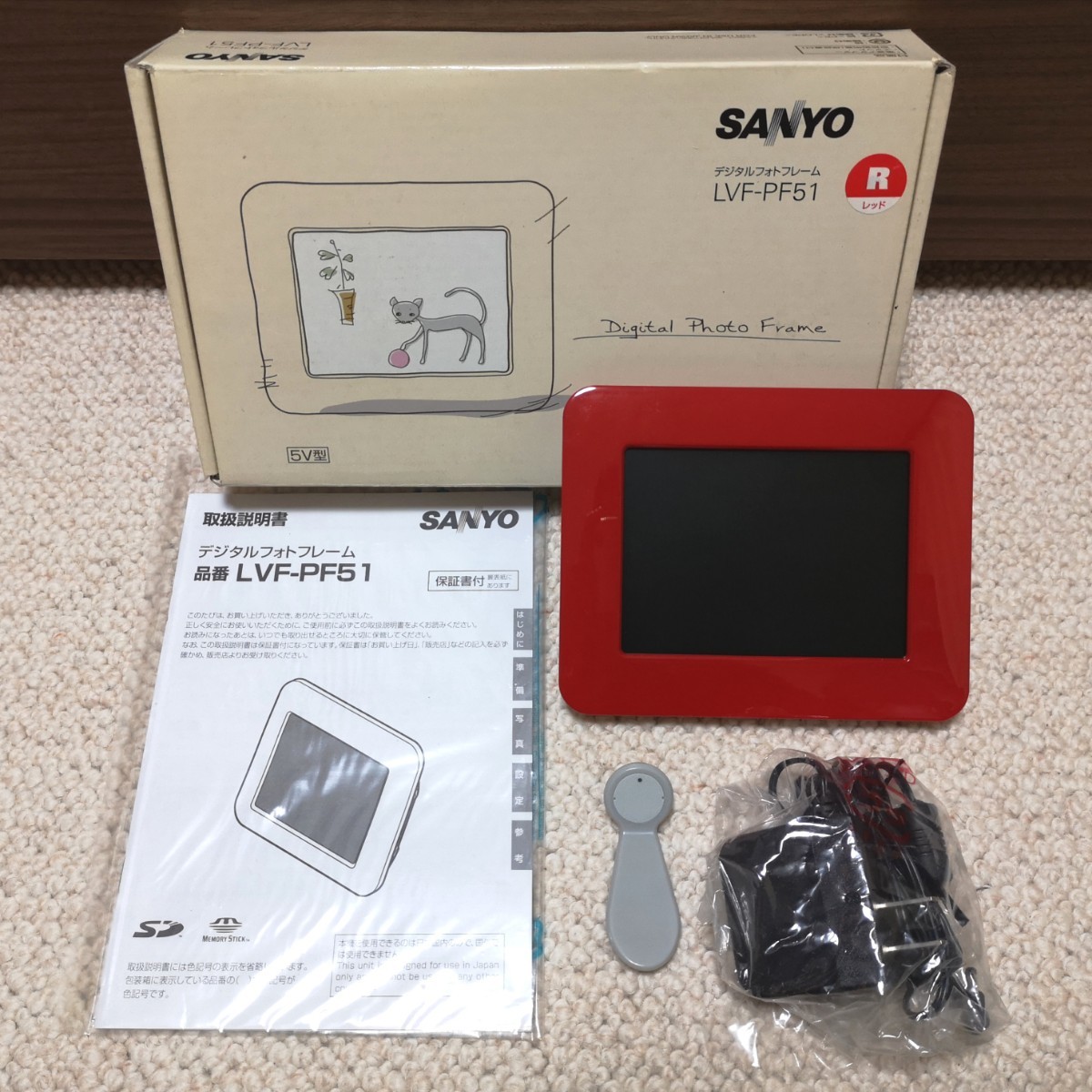 SANYO サンヨー デジタルフォトフレーム 赤 LVF-PF51(R)