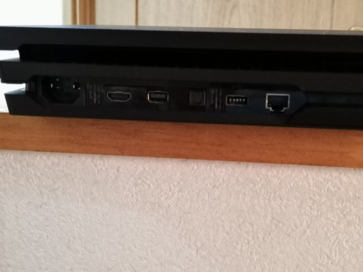 PS4 Pro 1tb ジェット・ブラック CUH-7000B B01背面USB破損 プレイステーション4 PS4本体