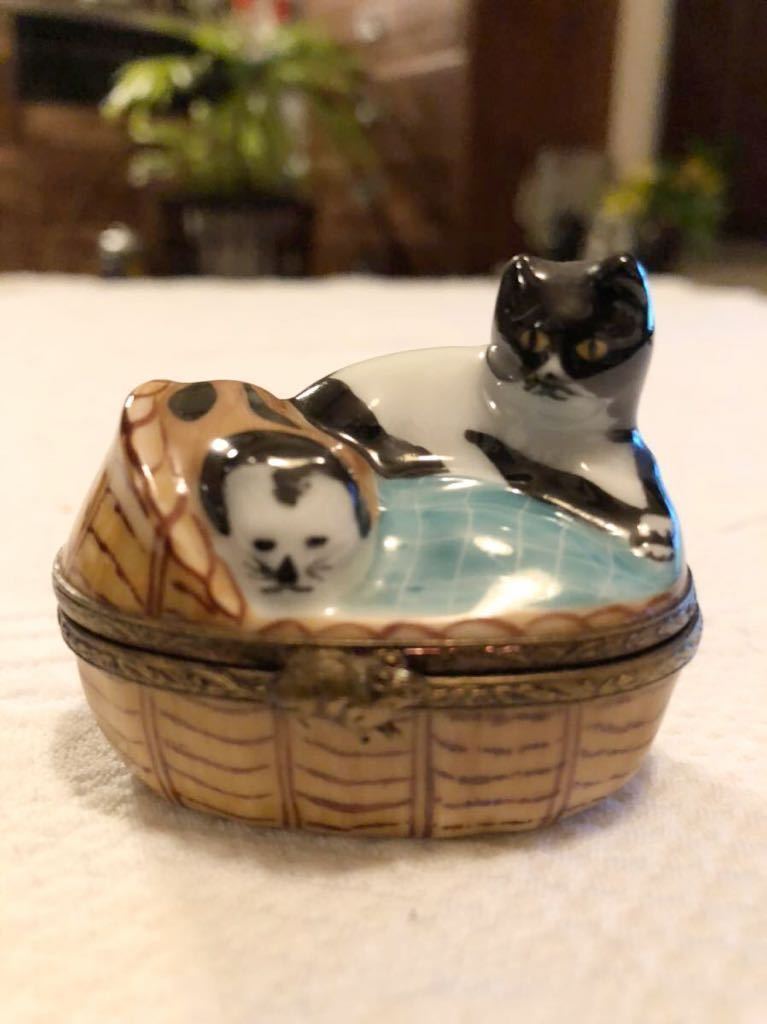 ネコの親子　フランスリモージュ　アンティーク　トリンケットBOX ピルケース　陶器