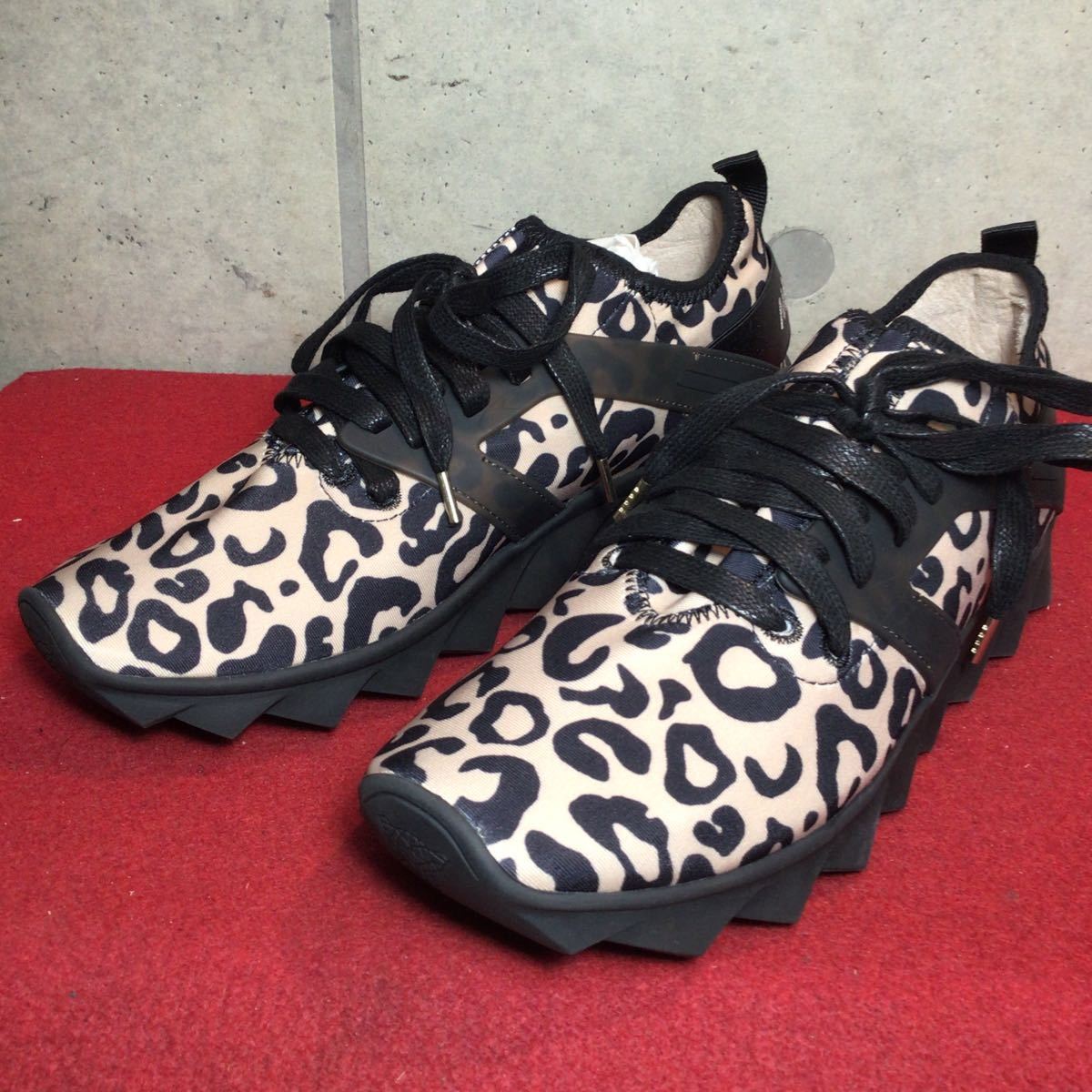 [ selling out! free shipping!]B-1 MARCCAIN sneakers! leopard print!26cm! new old box equipped!