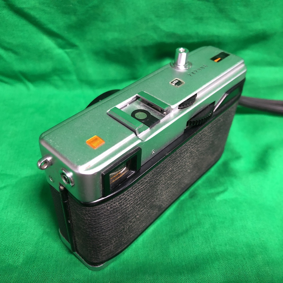 フィルムカメラ OLYMPUS 35EC フラッシュ PS100G セット ジャンク品 オリンパス 動作未確認 長期保管品 ケース付_画像2