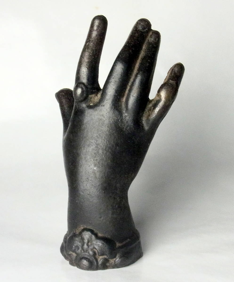 手のオブジェ victorian hand-