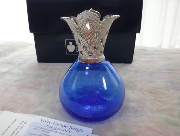  new goods box attaching * lamp bell je* aroma lamp * glass made * France made * rose sapphire * blue 