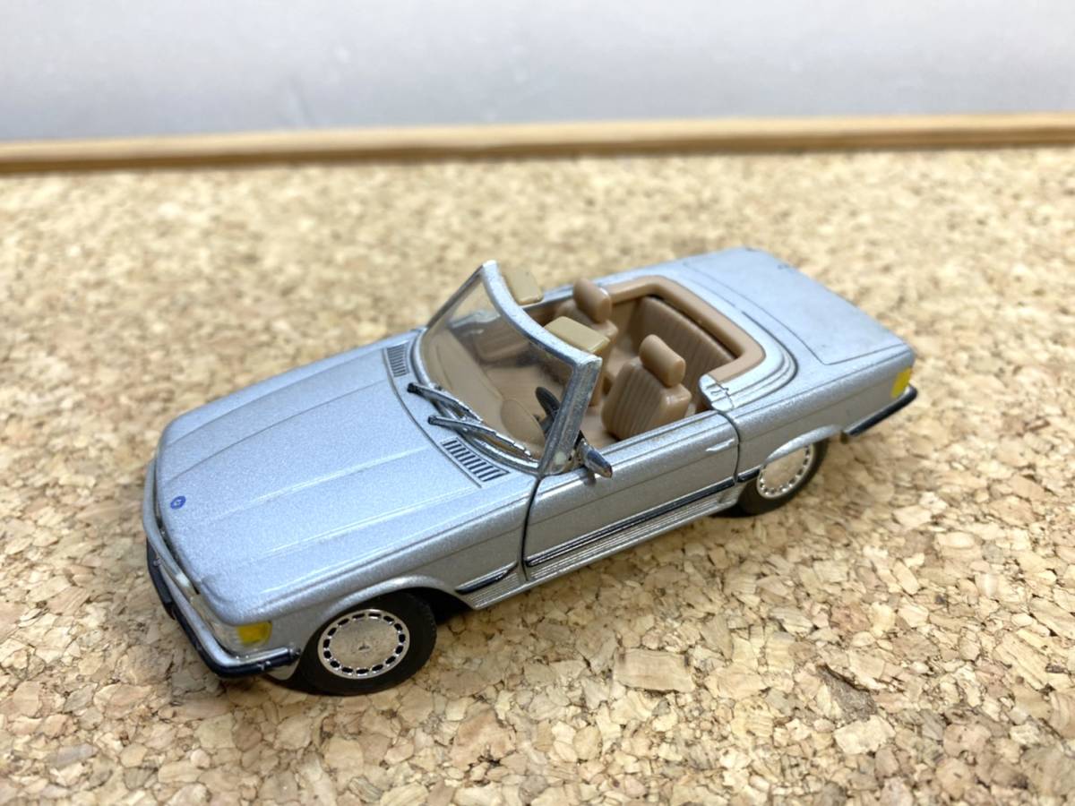 送料520円！　貴重　ミニカー　ベンツ　MB560SL　オープンカー　シルバー　約10cm×約4cm×約3cm_画像1