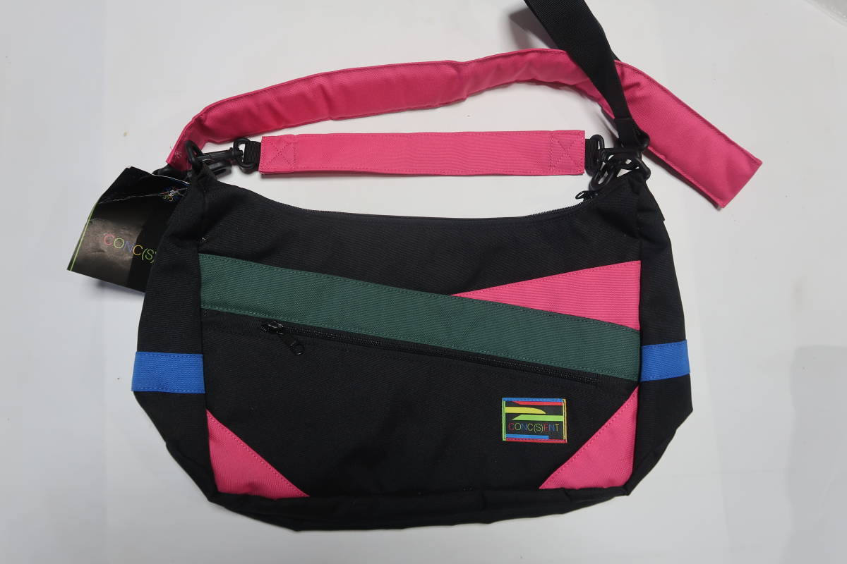 【送料無料・未使用】（コンセント） CONC(S)ENTショルダーバッグ 鞄 メッセンジャーバッグ