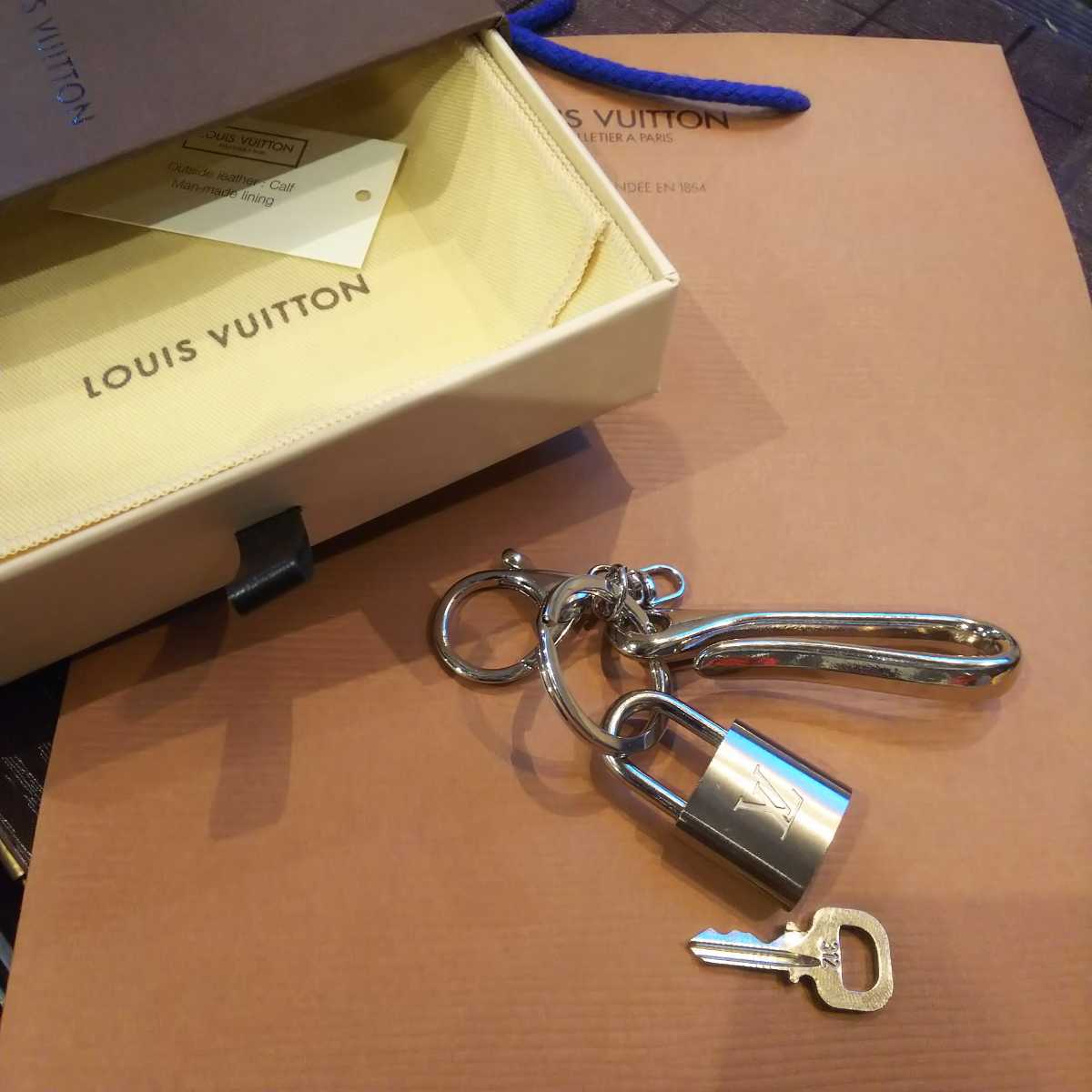 希少 シルバー ベルトフック 極美品 Louis Vuitton パドロック 南京錠 カデナ ルイヴィトン 研磨磨き済み