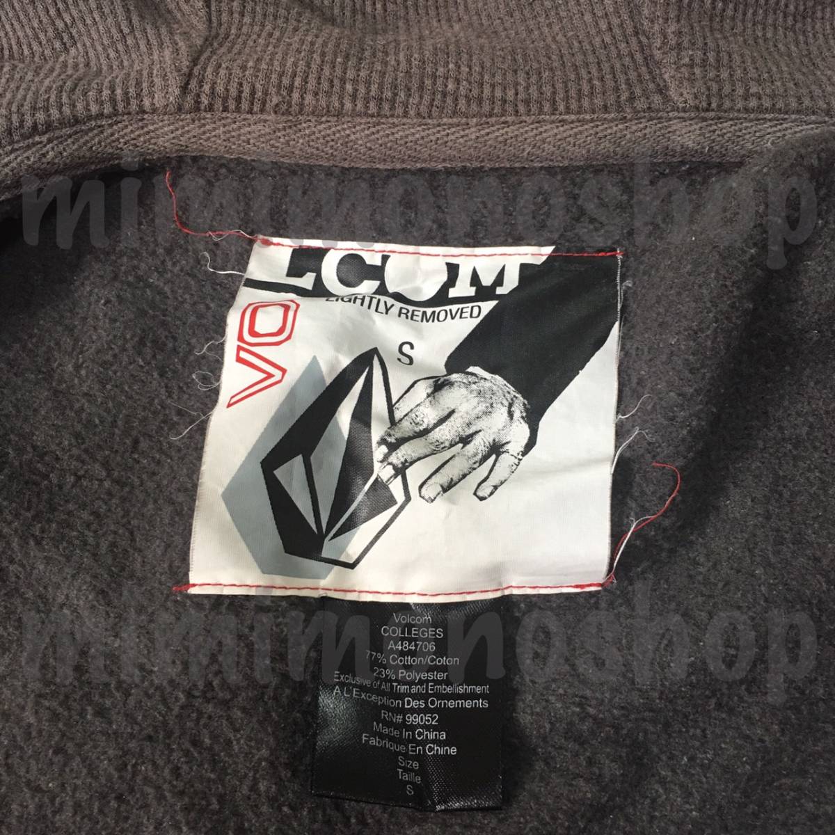 ◇中古 古着★即決【 VOLCOM ヴォルコム ボルコム パーカー Sサイズ 】グレー メンズ 服 洋服 フード 可愛い 柄 （レディースも可能）_画像4