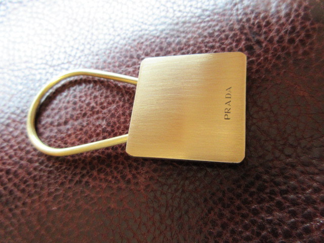  Prada PRADA квадратное metal брелок для ключа ( б/у )