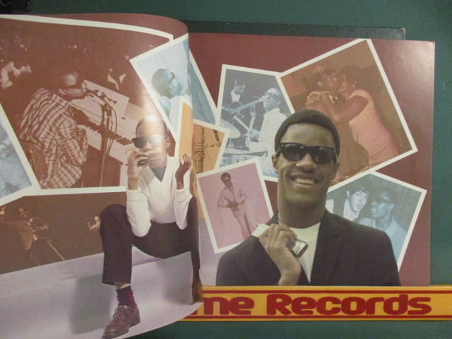 ★ Stevie Wonder ： Lookin' Back 3LP ☆ Motown BEST / Finger Tips / Uptight / Signed, Sealed, Delivered / 落札5点で送料無料_画像4