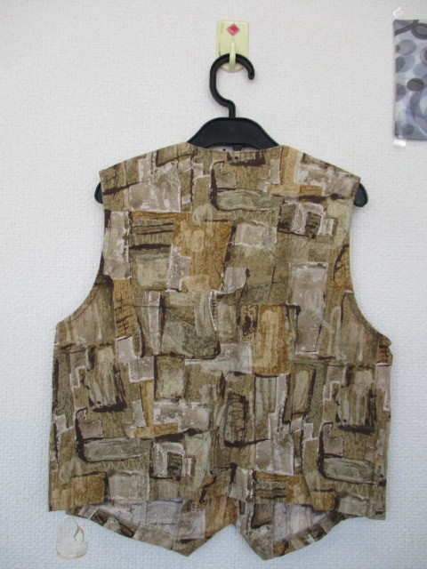 ★ キッズ用 前ボタン付き ベスト 茶系（１４０）_画像2