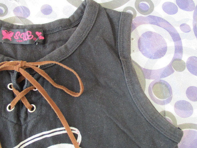 ★ 女の子 ひもリボン 編み上げデザイン タンクトップ 黒（１５０）_袖口に色褪せがあります
