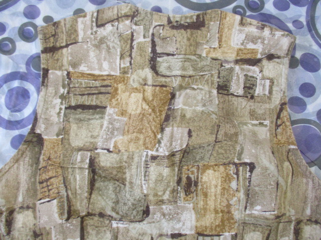 ★ キッズ用 前ボタン付き ベスト 茶系（１４０）_画像4