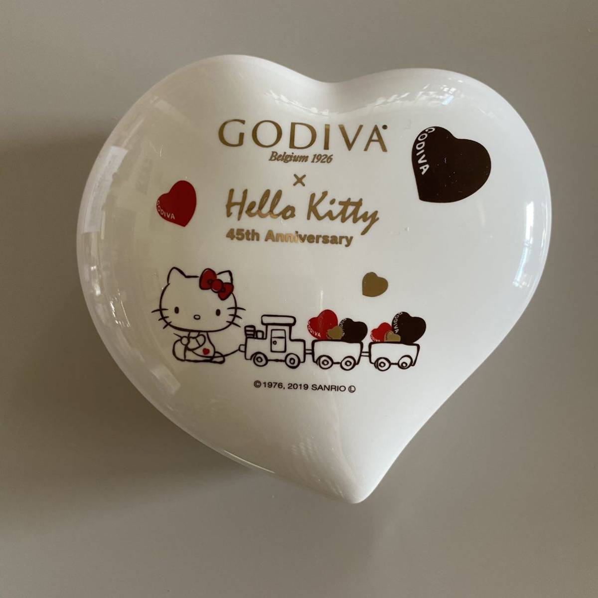 GODIVA ゴディバキティコラボハート形蓋付き小物入れ陶器HELLO KITTY