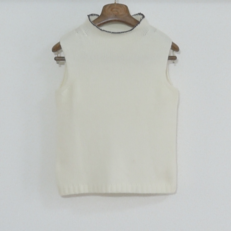 美品 クレージュ courreges カシミア 100% ノースリーブ ボトルネック ハイネック ニット セーター 9R トップス ホワイト 5902_画像1