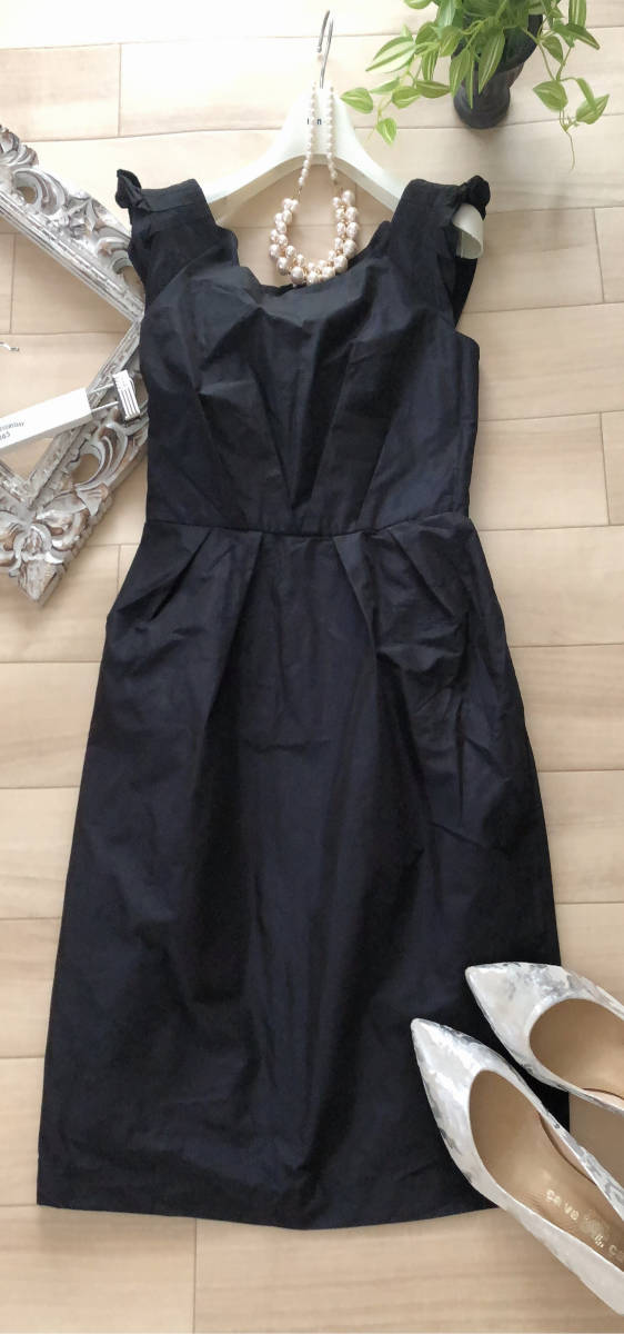 JENEIEVE　光沢のある素敵なドレスワンピ　タイト　フレンチ袖　ネイビー　新品　定価12000円_画像1