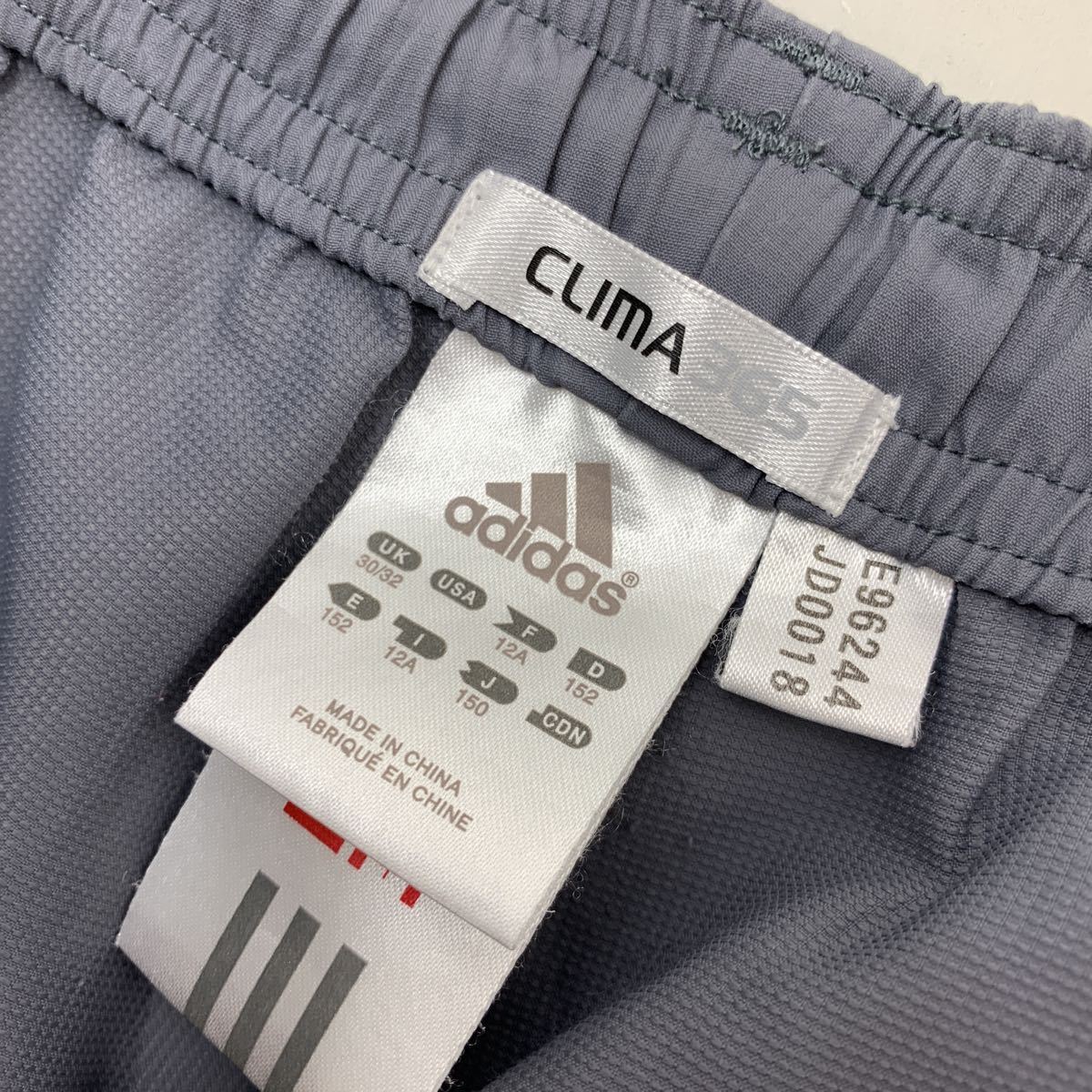 アディダス adidas ナイロン ショートパンツ 150cm 子供用 キッズ グレー 水色 スポーツにぴったり♪ お子さんのスポーツ着に■Ja1925_画像4