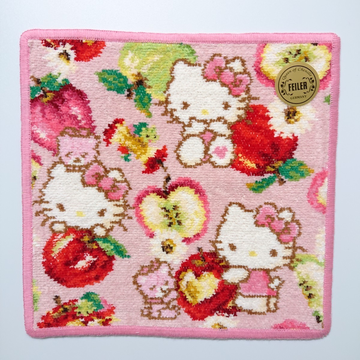 FEILER フェイラー × ハローキティ アップルハンカチ と FEILER フェイラー × ハローキティ アップルハンカチ と