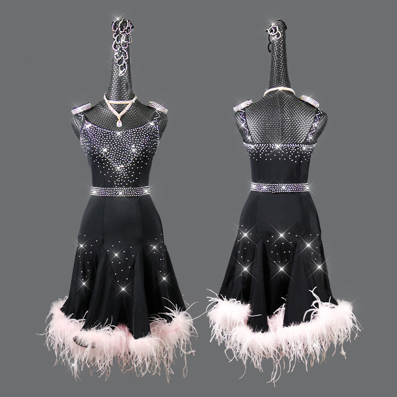ファッション新作　レディース社交ダンス衣装　ラテンドレス　良品　セミオーダー対応　裾に羽飾り　ライトストーン飾り　セット　ブラック