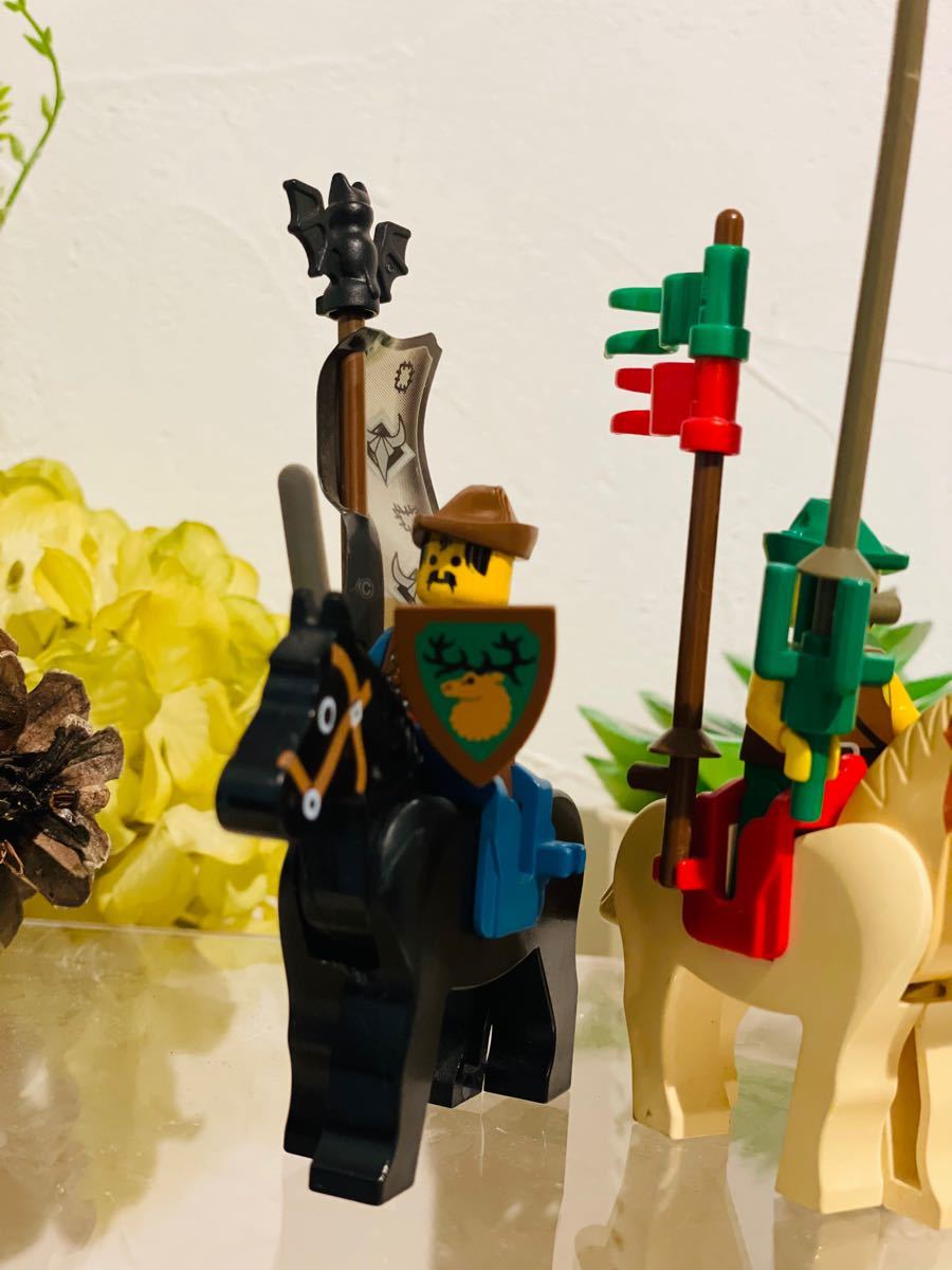 LEGO(レゴ)ブロック・森の狩人、白の狩人と黒の狩人2体セット！めっちゃ可愛い2体！