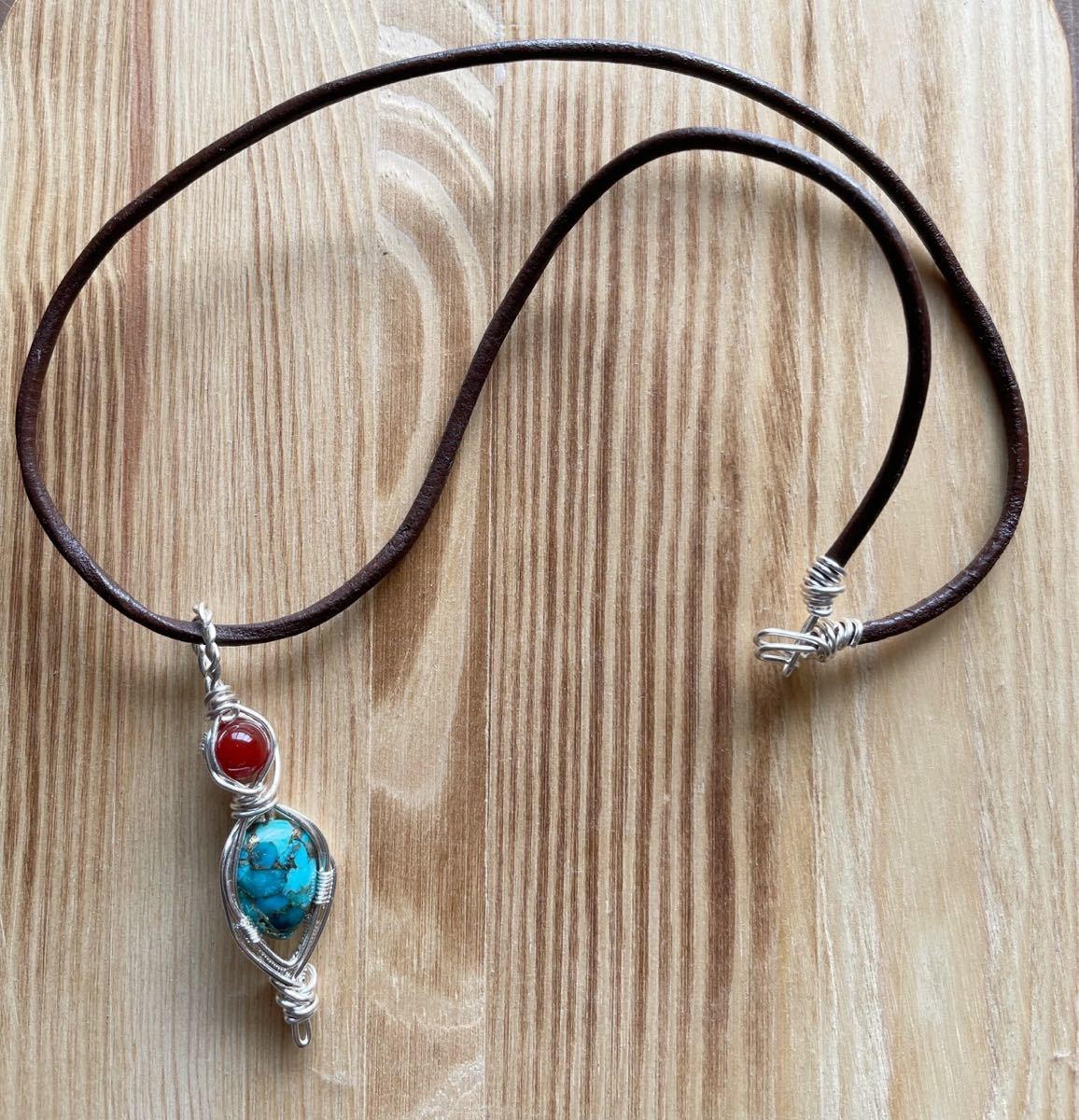 -SUI8- No.38 コッパーターコイズとレッドアゲートのレザーネックレス　51cm A copper Turquoise and Red agate leather strap necklace_画像1