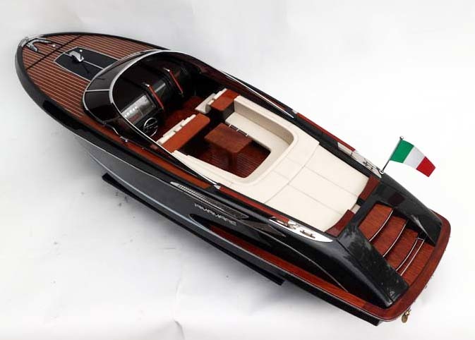 ●新品特価　精密級ボート Riva Rivamare 84cmL 完成品メタリックブラック_画像6