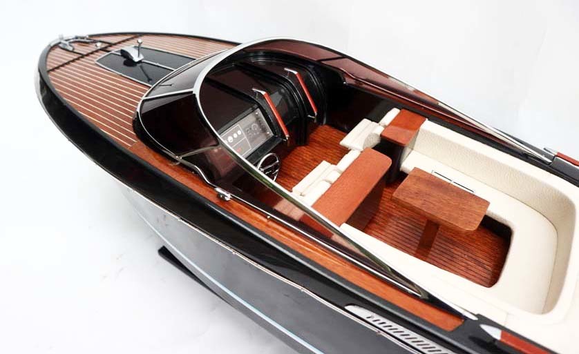 ●新品特価　精密級ボート Riva Rivamare 84cmL 完成品メタリックブラック_画像7