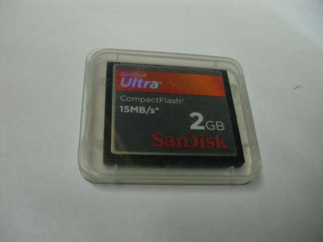 ケース付き　ＣＦカード　2GB　SanDisk　ultra　フォーマット済み 送料63円～ コンパクトフラッシュ compact flash_画像1