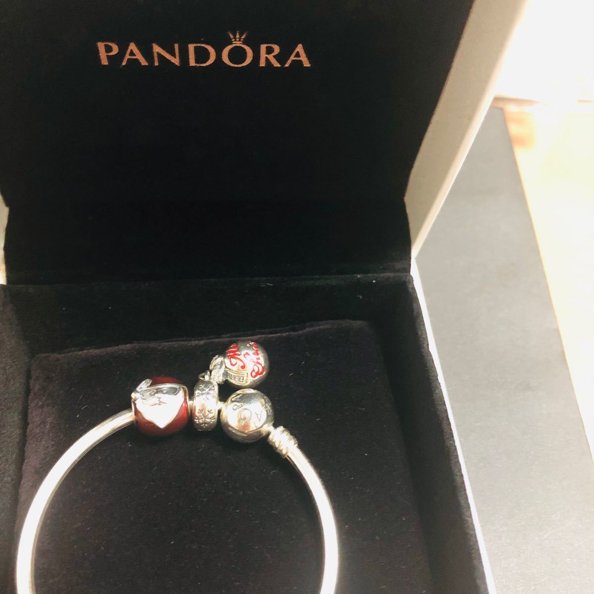 Pandora 新品 パンドラ チャーム２個 +バングル 腕時計、アクセサリー